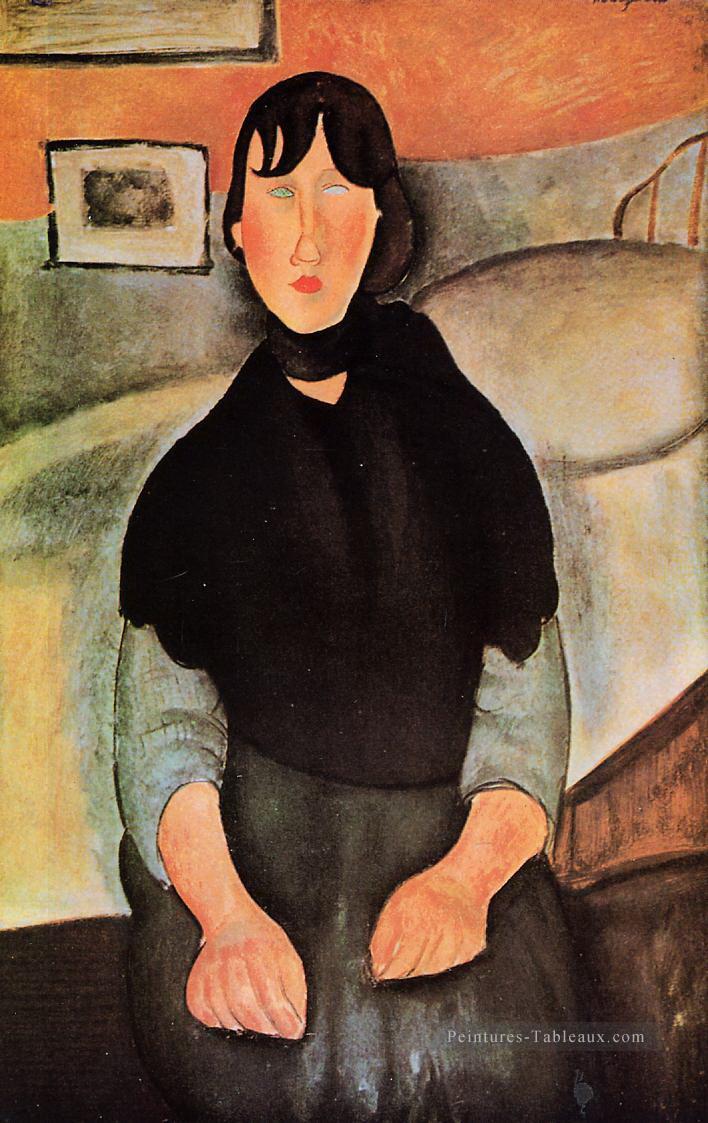 sombre jeune femme assise près d’un lit 1918 Amedeo Modigliani Peintures à l'huile